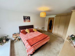 Bedroom- click for photo gallery